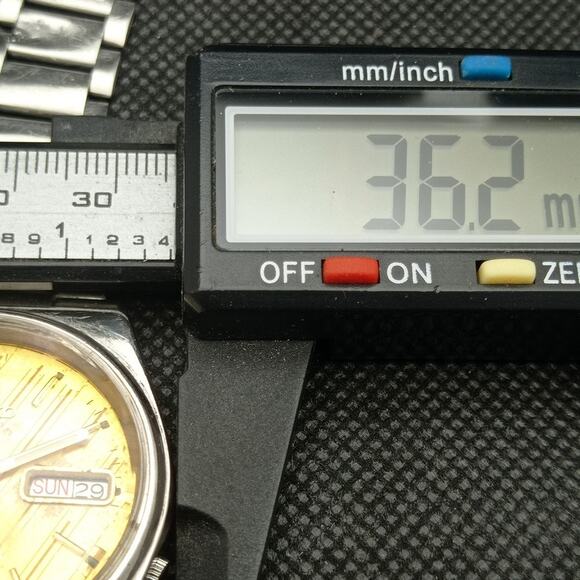 Vintage 1984 Seiko Automatic Mens Silver Watch W/daydate & Gold accents - Picture 7 of 8